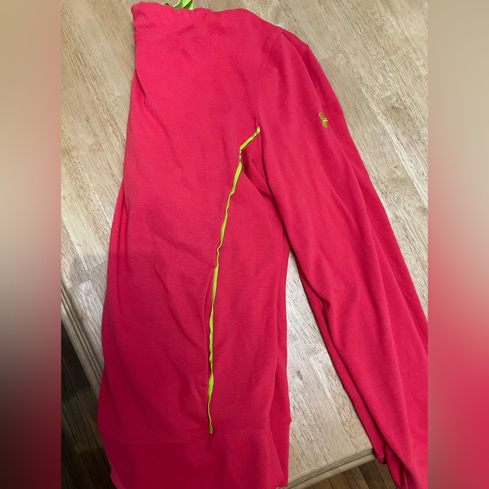 EXCELLENT CONDITION Women’s Under Armour Hooded LIGHT running long sleeve
